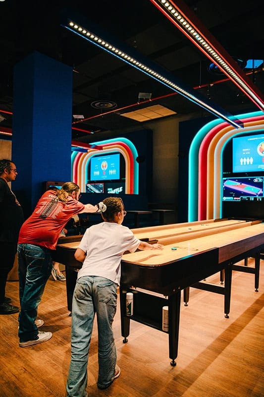 Salle de Jeu Paris Shuffleboard